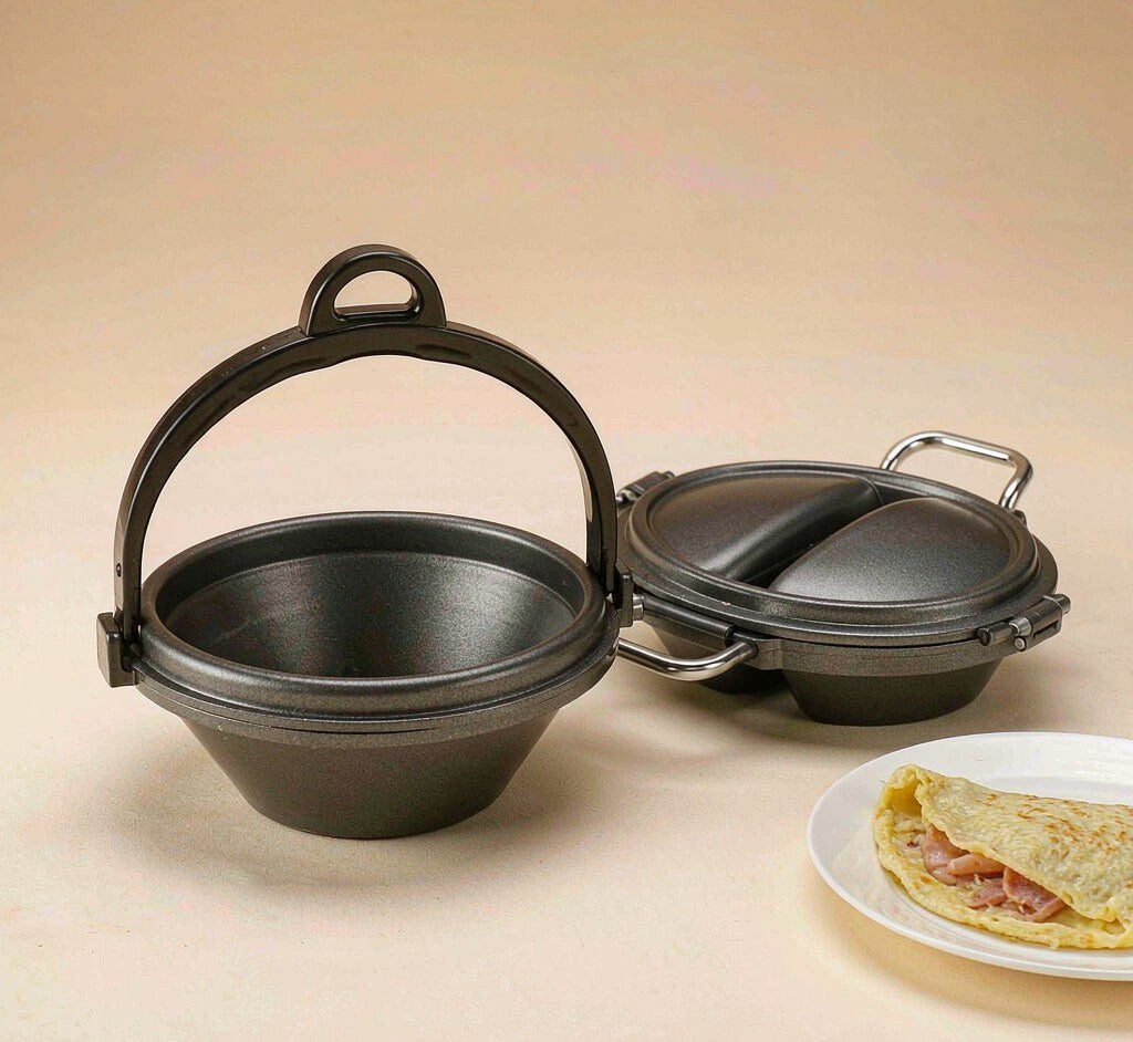 Microwave omelette maker, non-stick 2-egg cooker with a flip handle